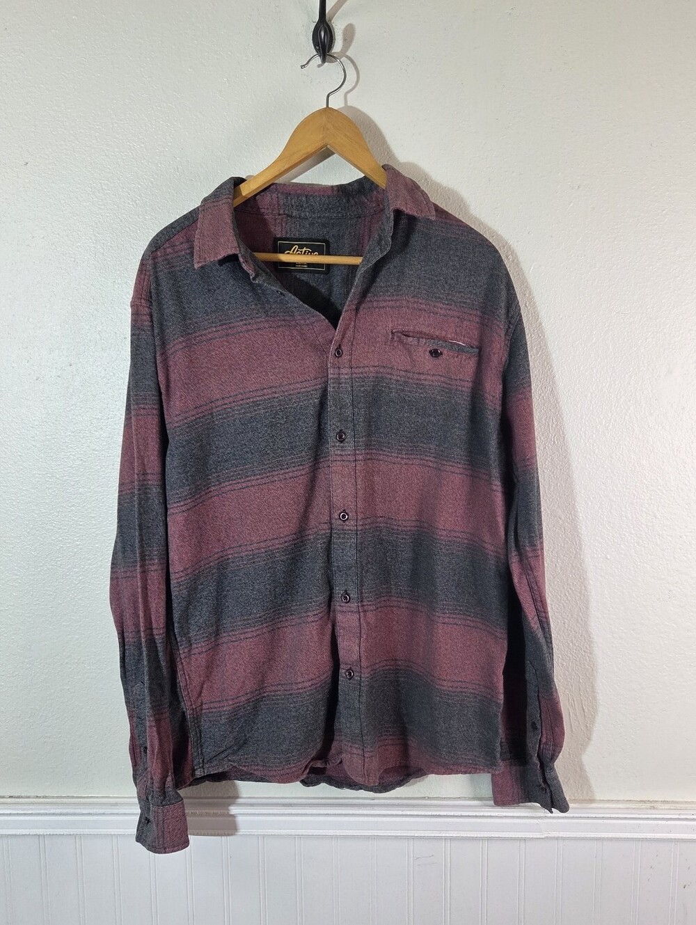 Active Mens Large Flannel Shirt Burgundy Gray Striped Button Up Long Sleeve